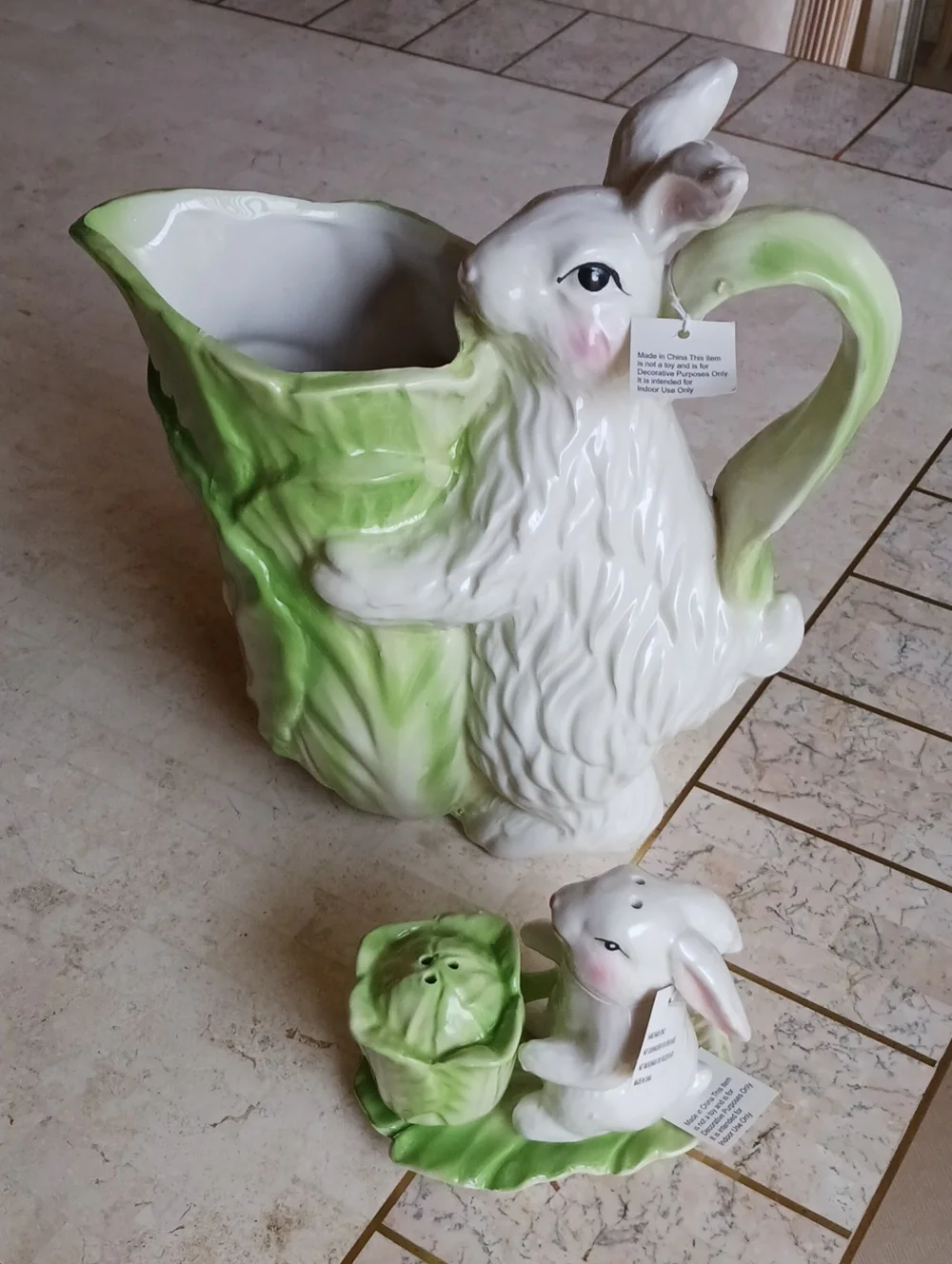 Vase/pitcher W/salt& Pepper Shaker. Bunny- Lettue Leaf Design,by Valeri-QVC..NEW